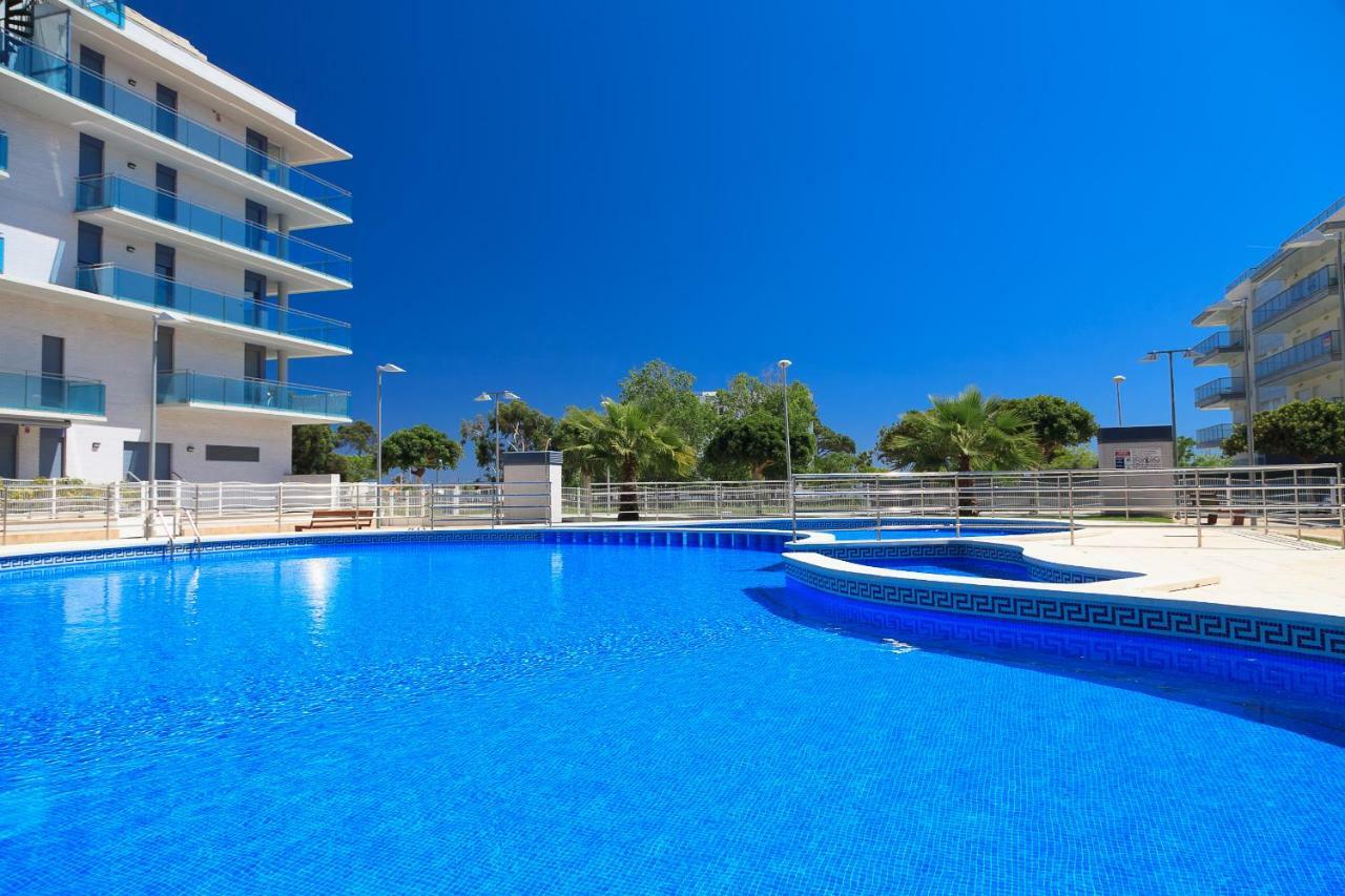 Апартаменты Uhc Mar Augusta Family Complex Камбрильс Номер фото